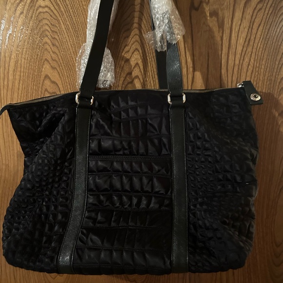 Henri Bendel quilted croc tote, black, new in wrappings. - Picture 4 of 7